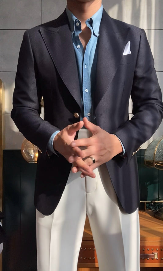 Modern Dark Navy Peaked Lapel Wool Prom Suits