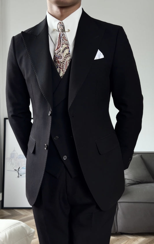 Stylish Black Peaked Lapel Wool Prom Suits With Waistcoat