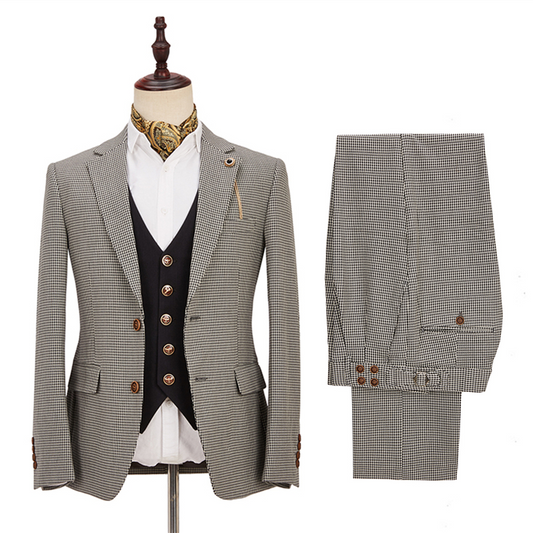 Glamorous Light Gray Plaid Peaked Lapel Business Men Suits
