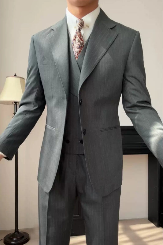 Gentle Gray Pinstriped Peaked Lapel 3 Pieces Wool Prom Suits