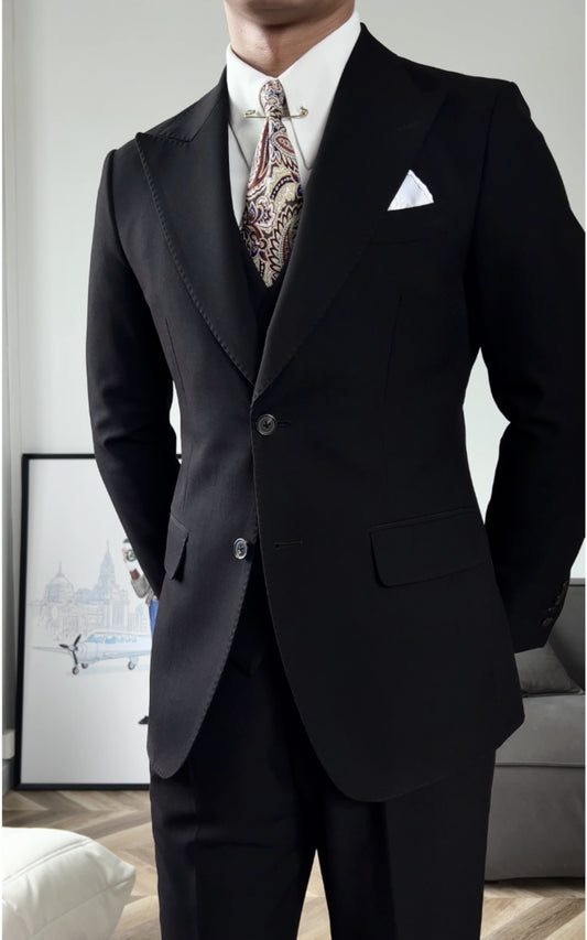 Stylish Black Peaked Lapel Wool Prom Suits With Waistcoat